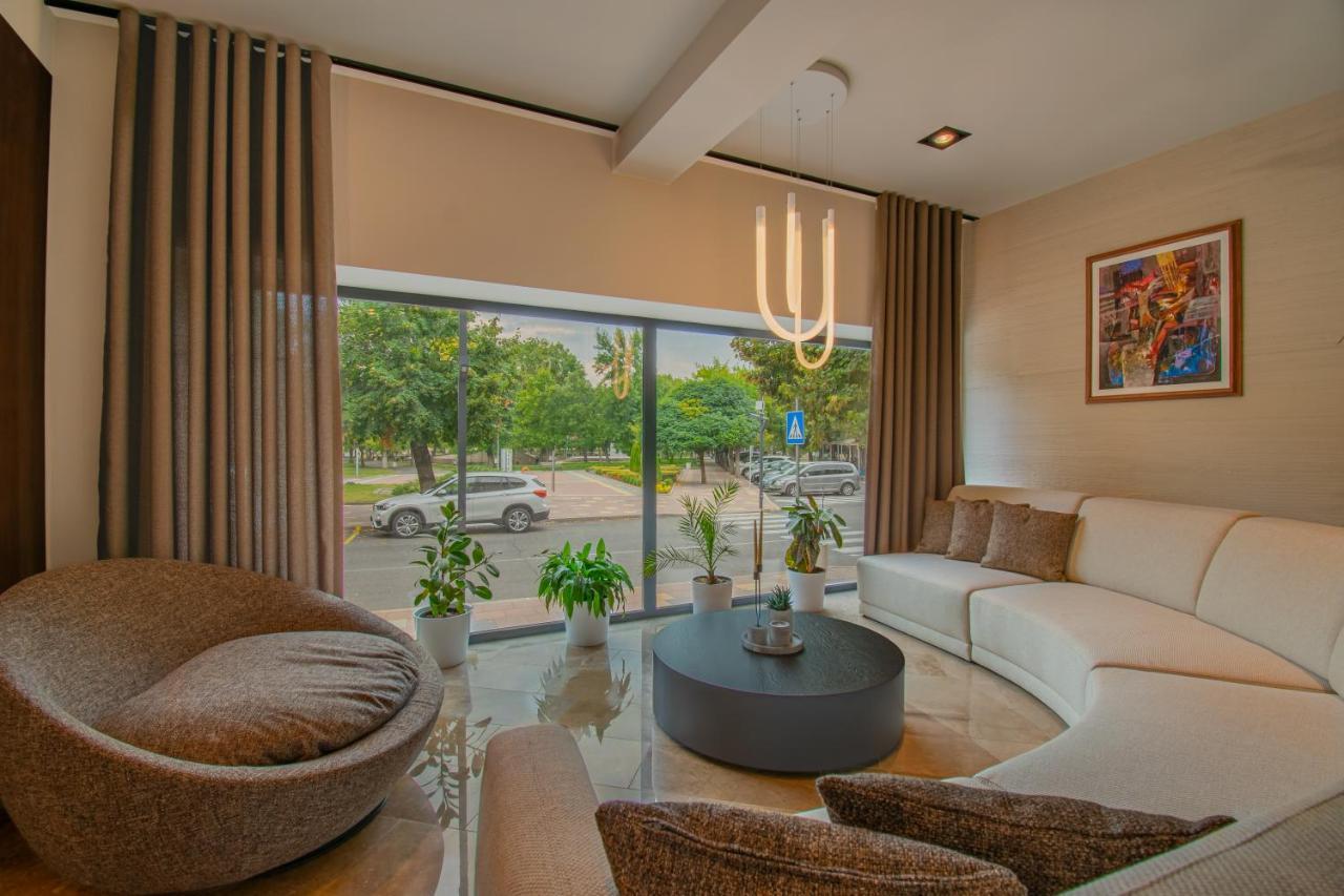Hotel Osetia Garden มอมชิลกราด ภายนอก รูปภาพ