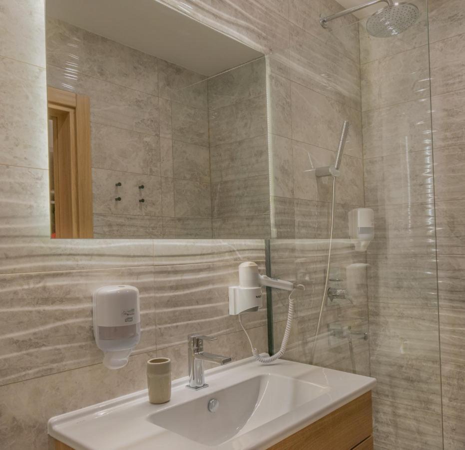 Hotel Osetia Garden มอมชิลกราด ภายนอก รูปภาพ