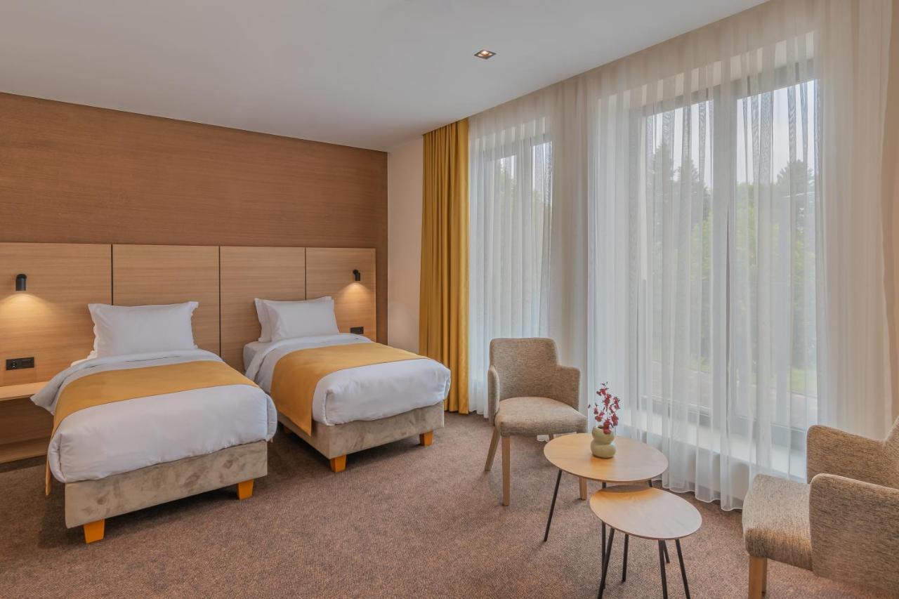 Hotel Osetia Garden มอมชิลกราด ภายนอก รูปภาพ