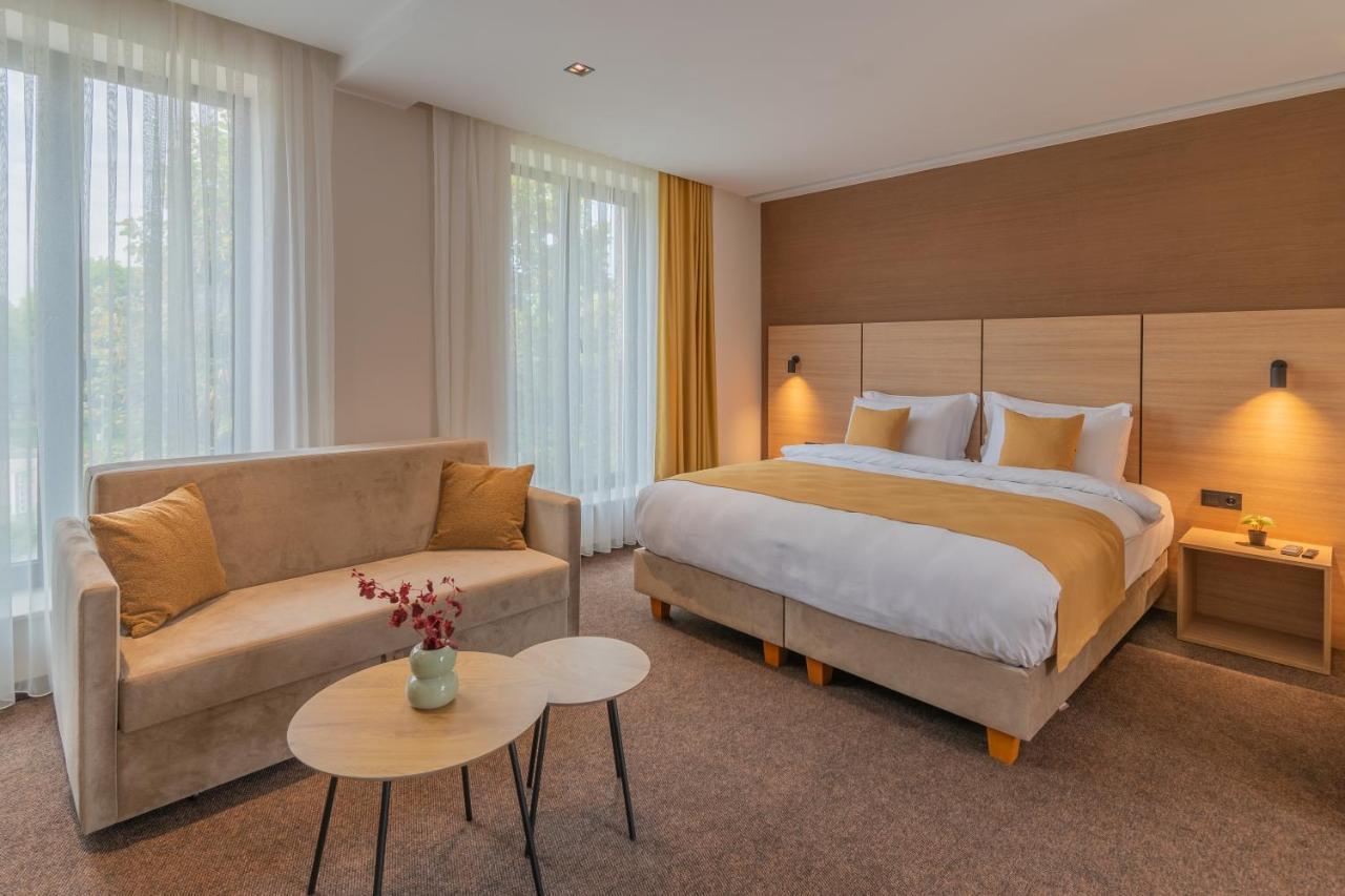 Hotel Osetia Garden มอมชิลกราด ภายนอก รูปภาพ