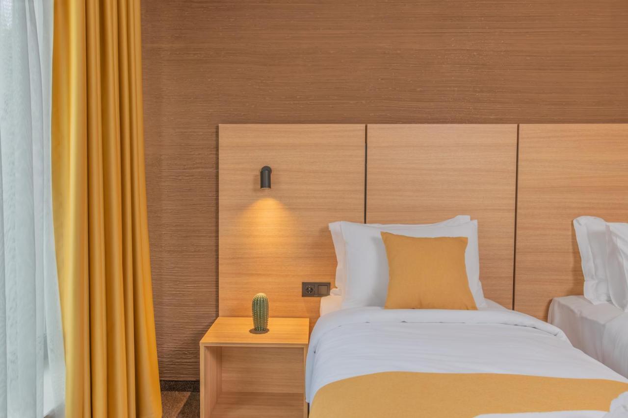 Hotel Osetia Garden มอมชิลกราด ภายนอก รูปภาพ