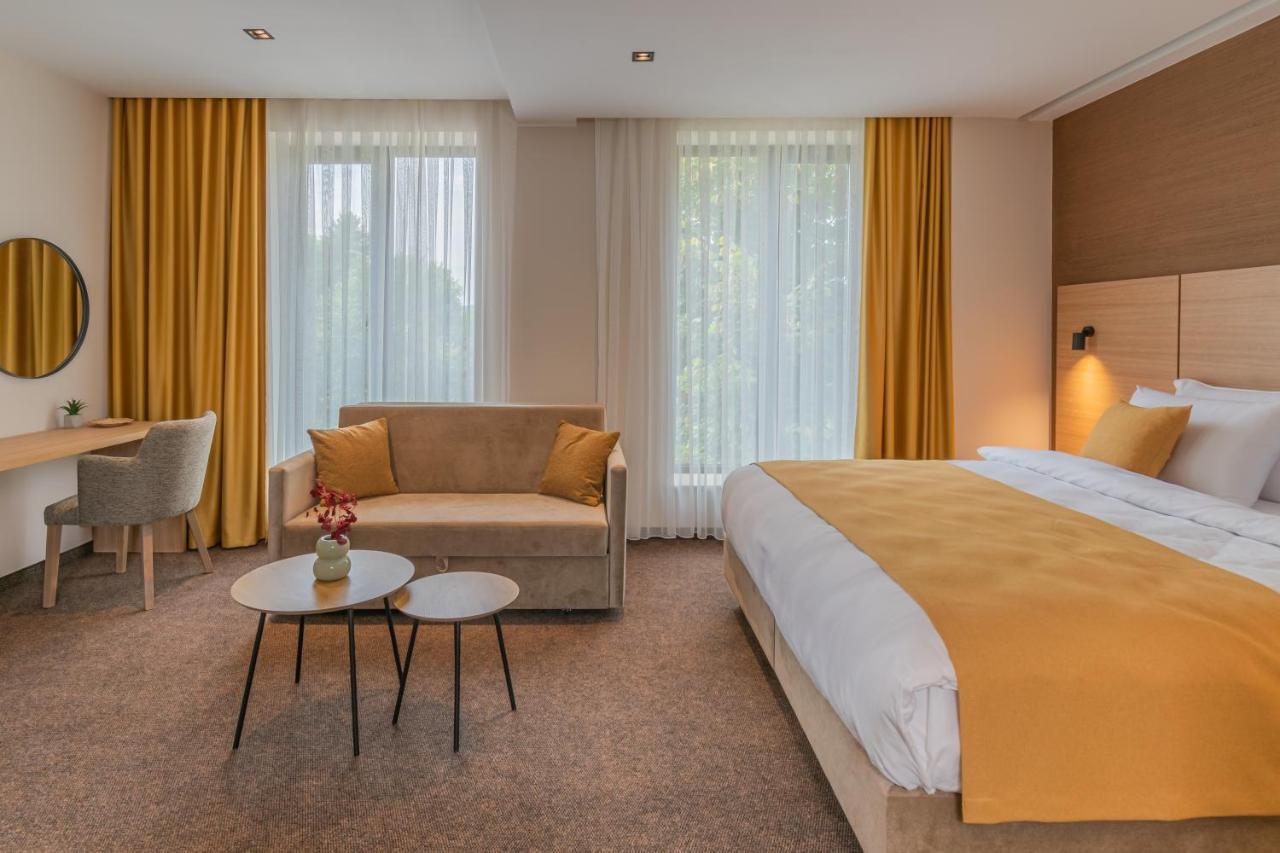 Hotel Osetia Garden มอมชิลกราด ภายนอก รูปภาพ
