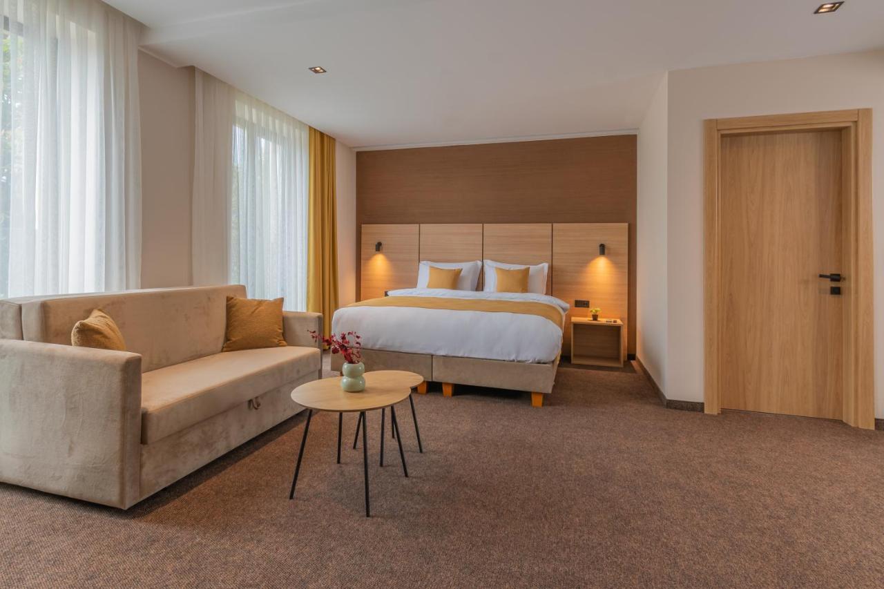 Hotel Osetia Garden มอมชิลกราด ภายนอก รูปภาพ